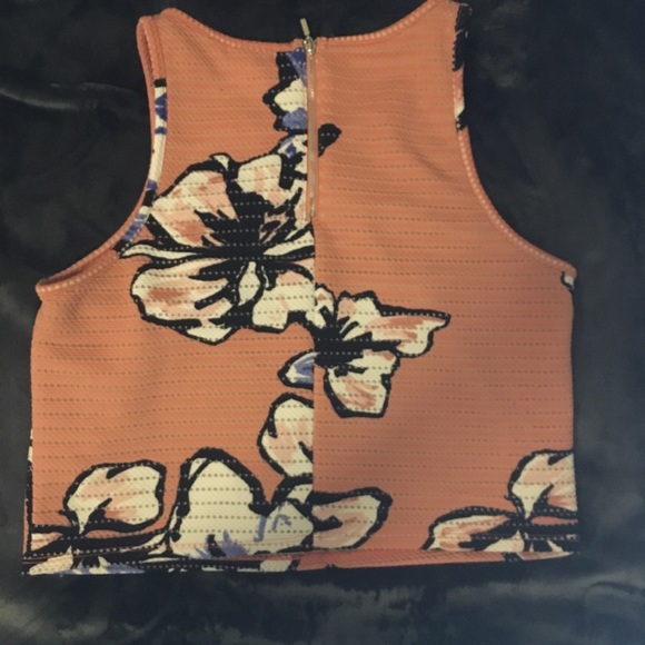 🌸Coral floral crop top Medium!! Price DROP!! - Picture 3 of 3